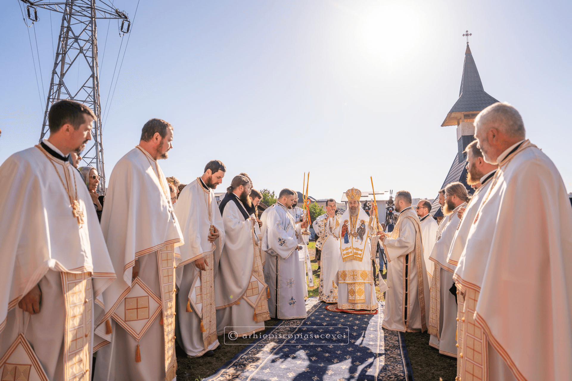 Sfânta Liturghie de hram săvârșită, cu binecuvântarea IPS Calinic, de către PS Siluan, Episcopul Ortodox Român al Ungariei — foto 4
