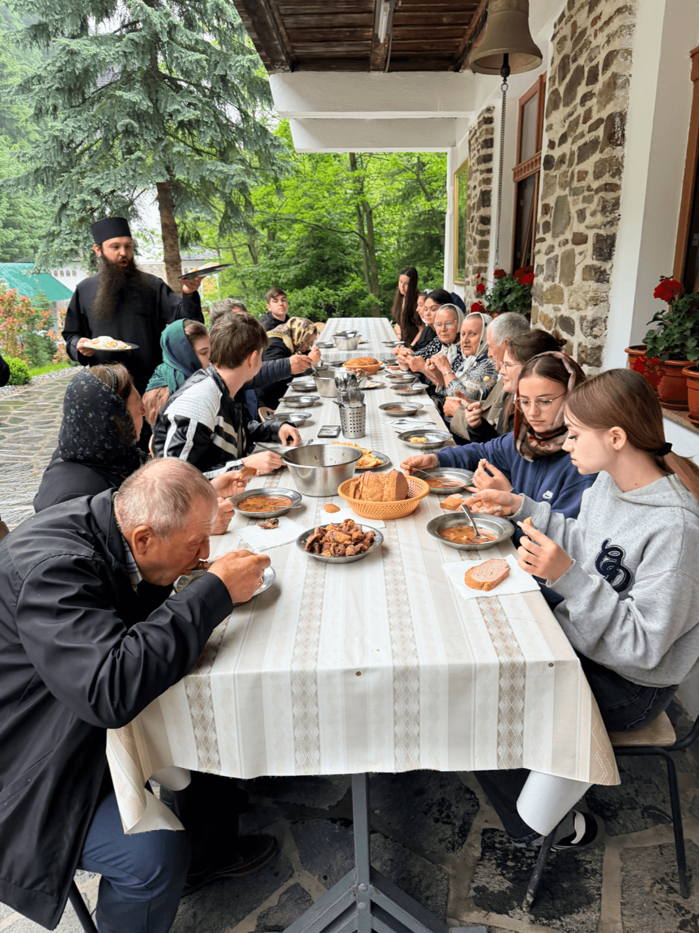 Pelerinaj la mănăstirile nemțene al credincioșilor din parohiile Stejari și Bosanci II — foto 6