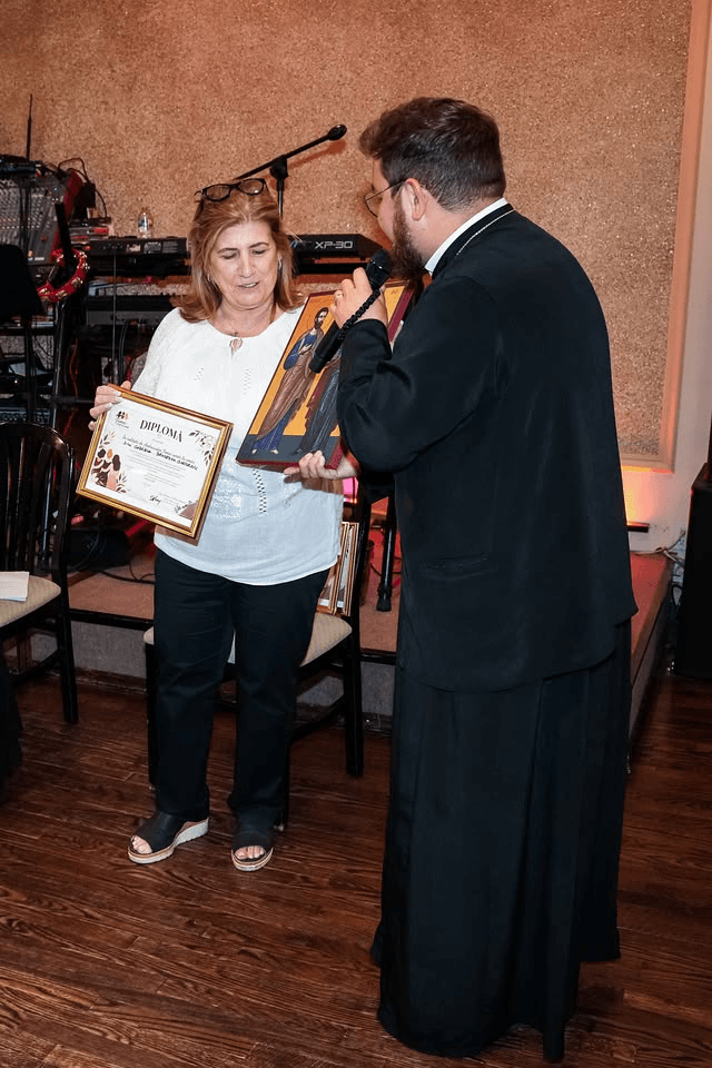 Părintele Andrei Mocanu a conferențiat la New York despre rolul femeii în societate, familie și Biserică — foto 2