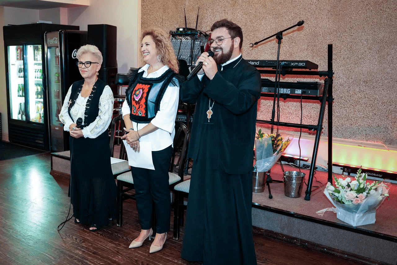 Părintele Andrei Mocanu a conferențiat la New York despre rolul femeii în societate, familie și Biserică — foto 5