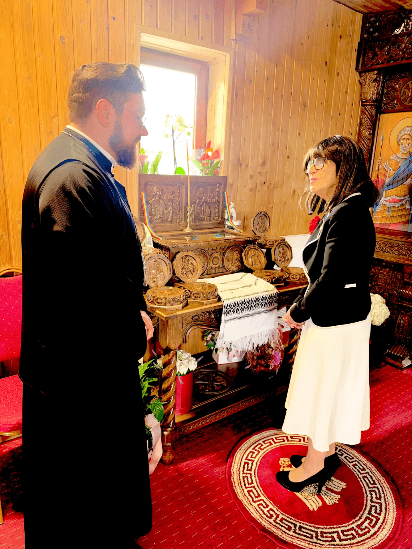 Elise Stan, oaspete al Parohiei „Sfinții Părinți Ioachim și Ana” din Stejari. Un loc în care artiștii neamului vor fi mereu pomeniți — foto 5