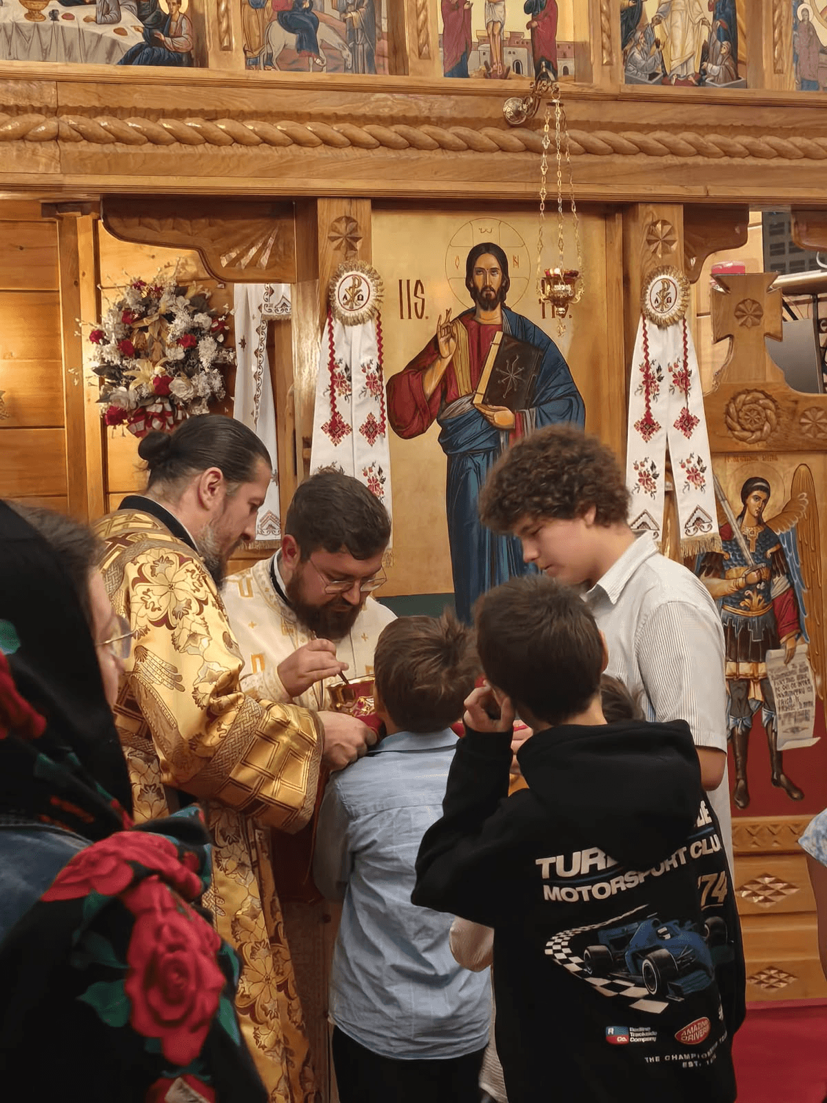 Părintele Andrei Mocanu, parohul din Stejari, Suceava, în mijlocul comunității românești din New Jersey — foto 3
